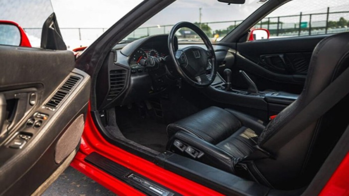 Ayrton Senna terlibat langsung dalam pengembangan teknis Honda NSX, termasuk meningkatkan kekakuan bodi hingga 50 persen.
