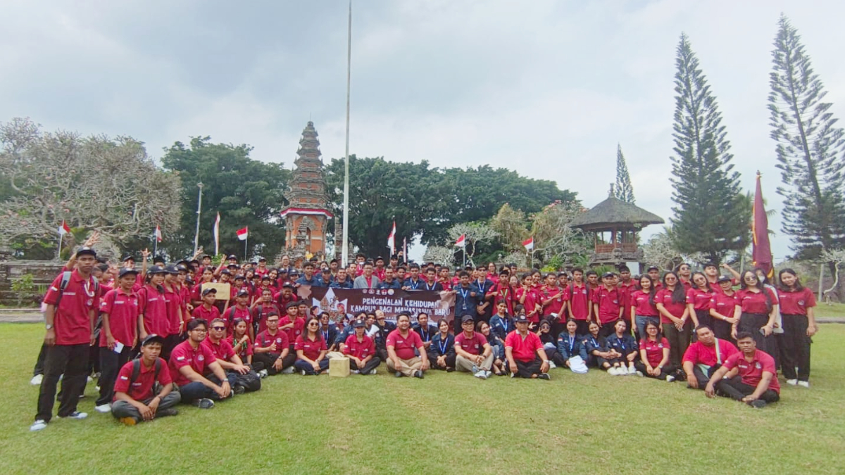 Mahasiswa baru mendapat pembekalan sejarah perjuangan, wawasan kebangsaan, PPKPT, dan pembentukan karakter.