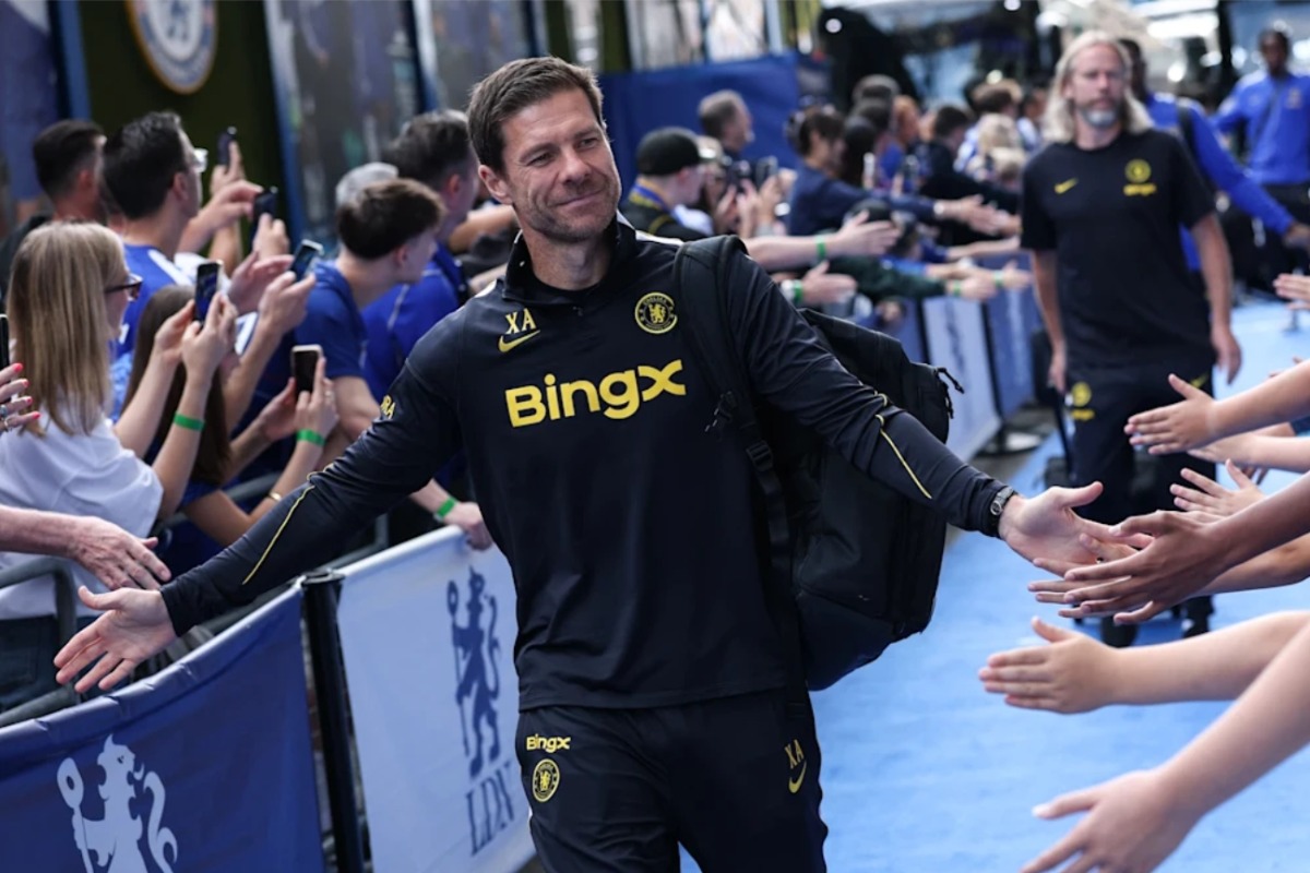 Xabi Alonso puji adaptasi kilat Emi Martinez di Chelsea. Aura kiper Argentina ini dinilai bawa dampak besar bagi skuad.