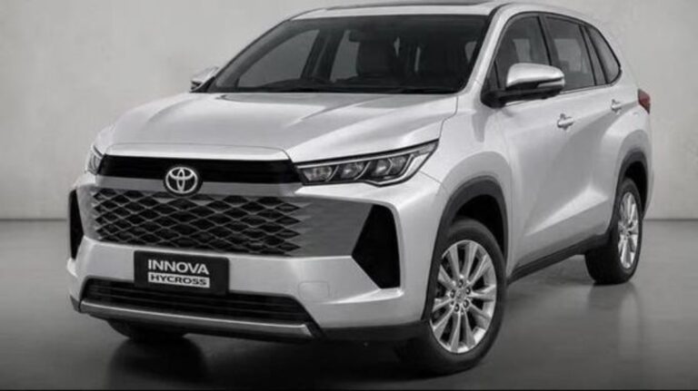Toyota Innova Hycross Facelift.