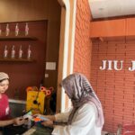 Jiu Jiu Kopitiam mengandalkan EDC dan aplikasi BRI Merchant dari BRI Pasuruan untuk kelancaran transaksi pembayaran.