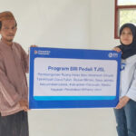 BRI Pasuruan menyerahkan bantuan pembangunan fasilitas ruang kelas baru untuk Madrasah Diniyah Takmiliyah Darul Falah melalui Program BRI Peduli TJSL.