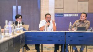 Menteri LH/BPLH Moh Jumhur Hidayat memimpin diskusi perdagangan karbon di Bogor, 1 September 2026.